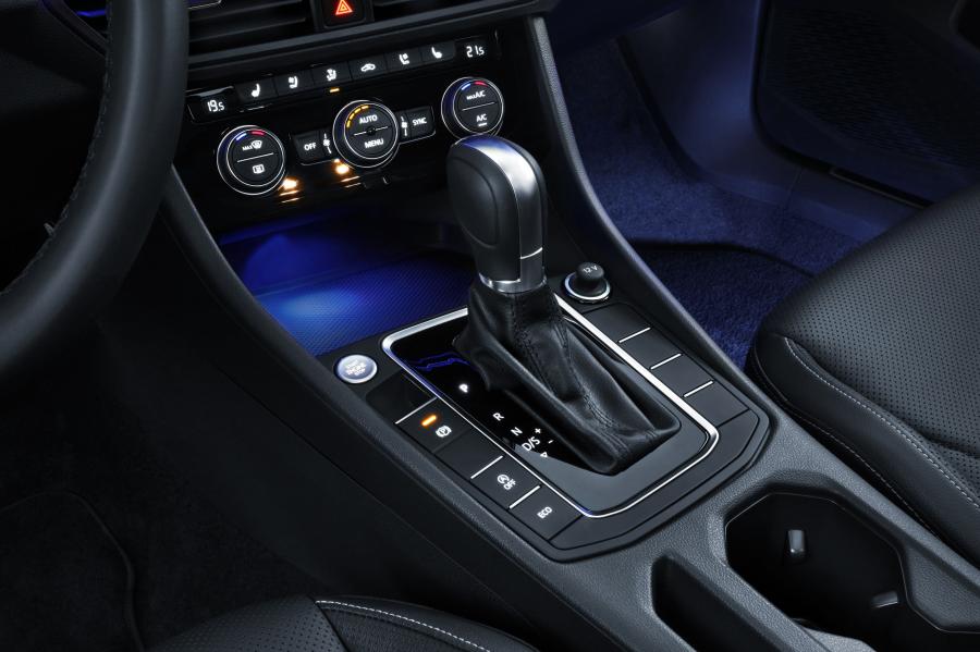 Детали интерьера Volkswagen Jetta 2018 года  (MX) (фото 22 из 30)